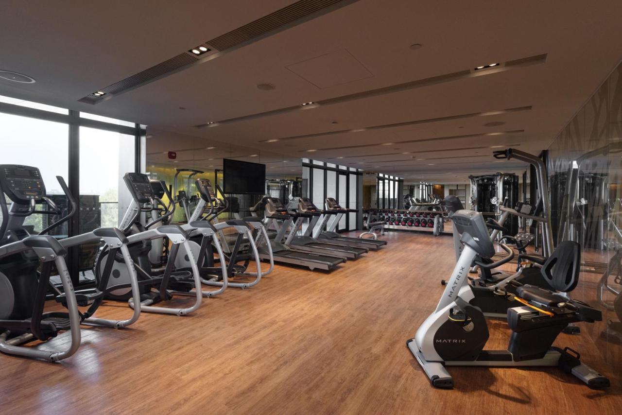 Crowne Plaza Tainan By Ihg Hotell Eksteriør bilde The gym at the hotel
