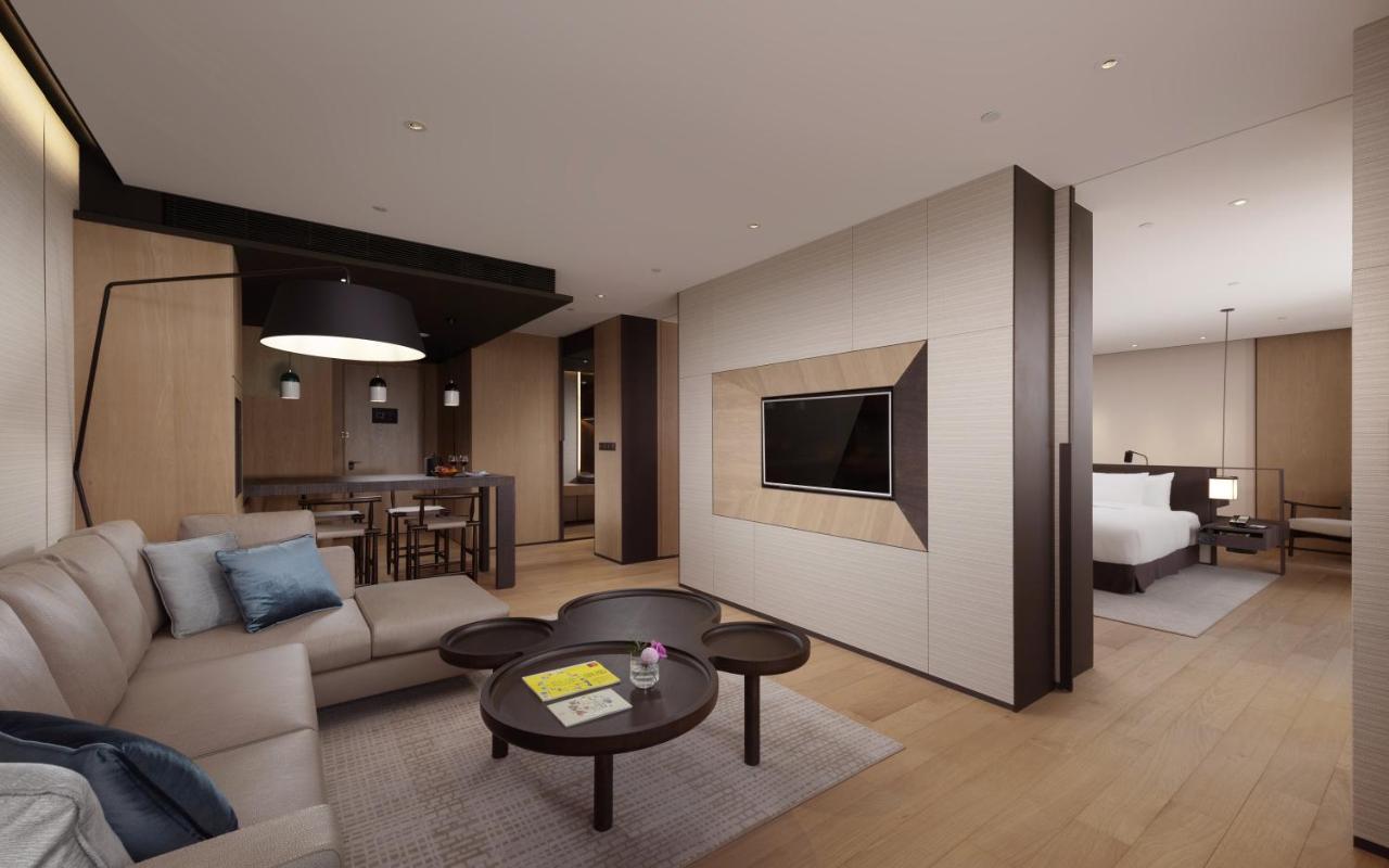 Crowne Plaza Tainan By Ihg Hotell Eksteriør bilde A suite at the hotel