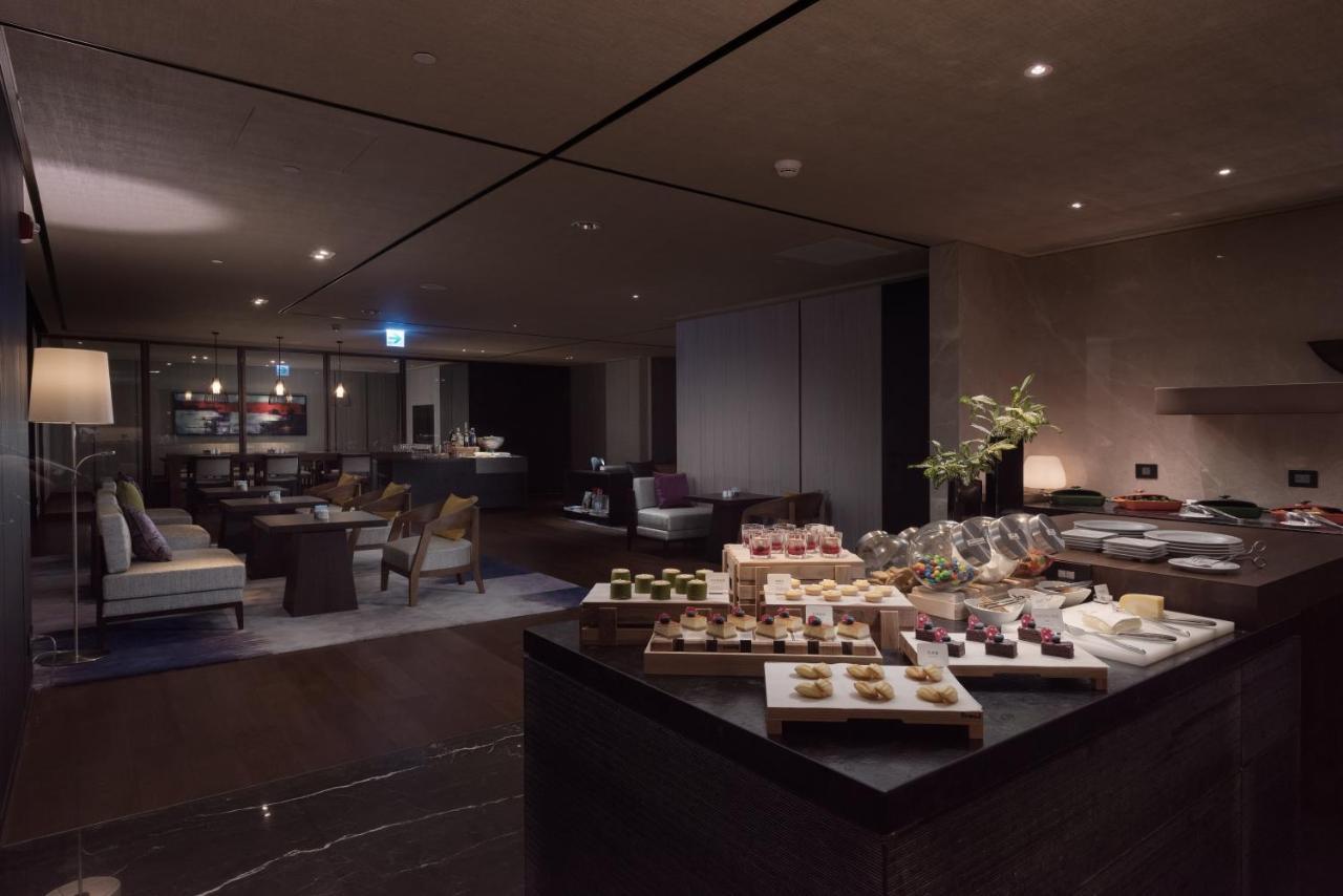 Crowne Plaza Tainan By Ihg Hotell Eksteriør bilde The lounge at the airport
