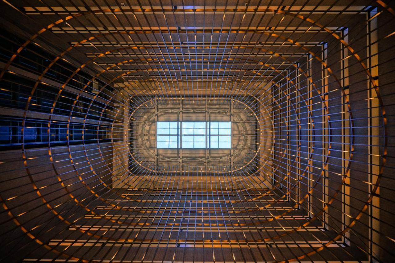 Crowne Plaza Tainan By Ihg Hotell Eksteriør bilde The ceiling of the main atrium