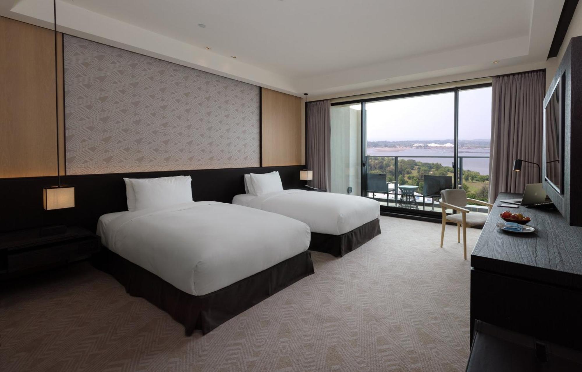 Crowne Plaza Tainan By Ihg Hotell Eksteriør bilde Deluxe Room