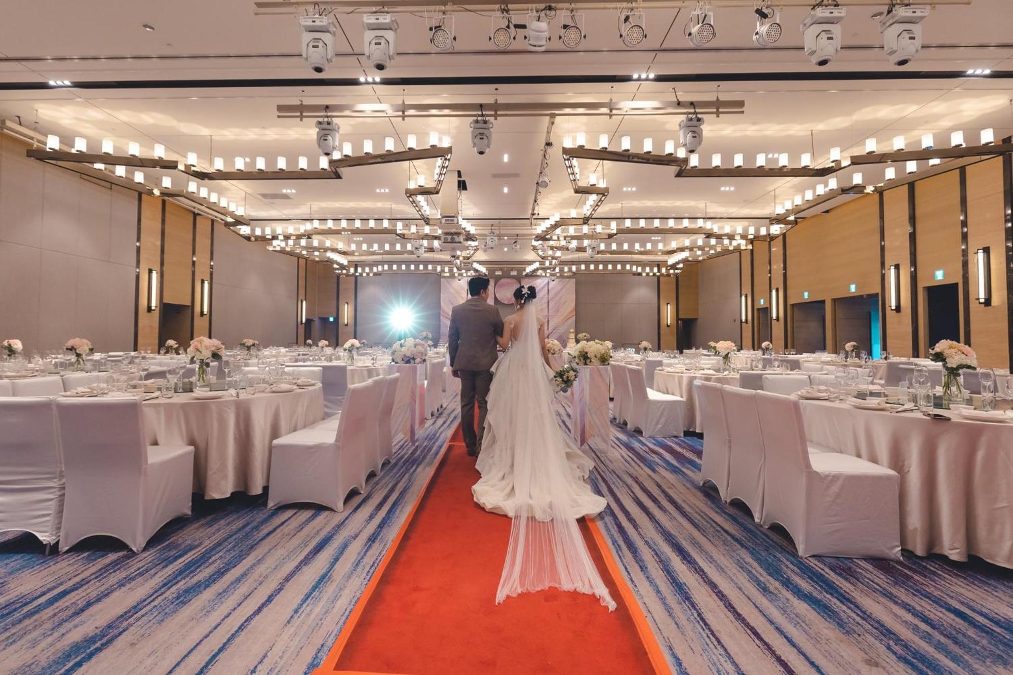 Crowne Plaza Tainan By Ihg Hotell Eksteriør bilde Wedding reception at the Grand Ballroom