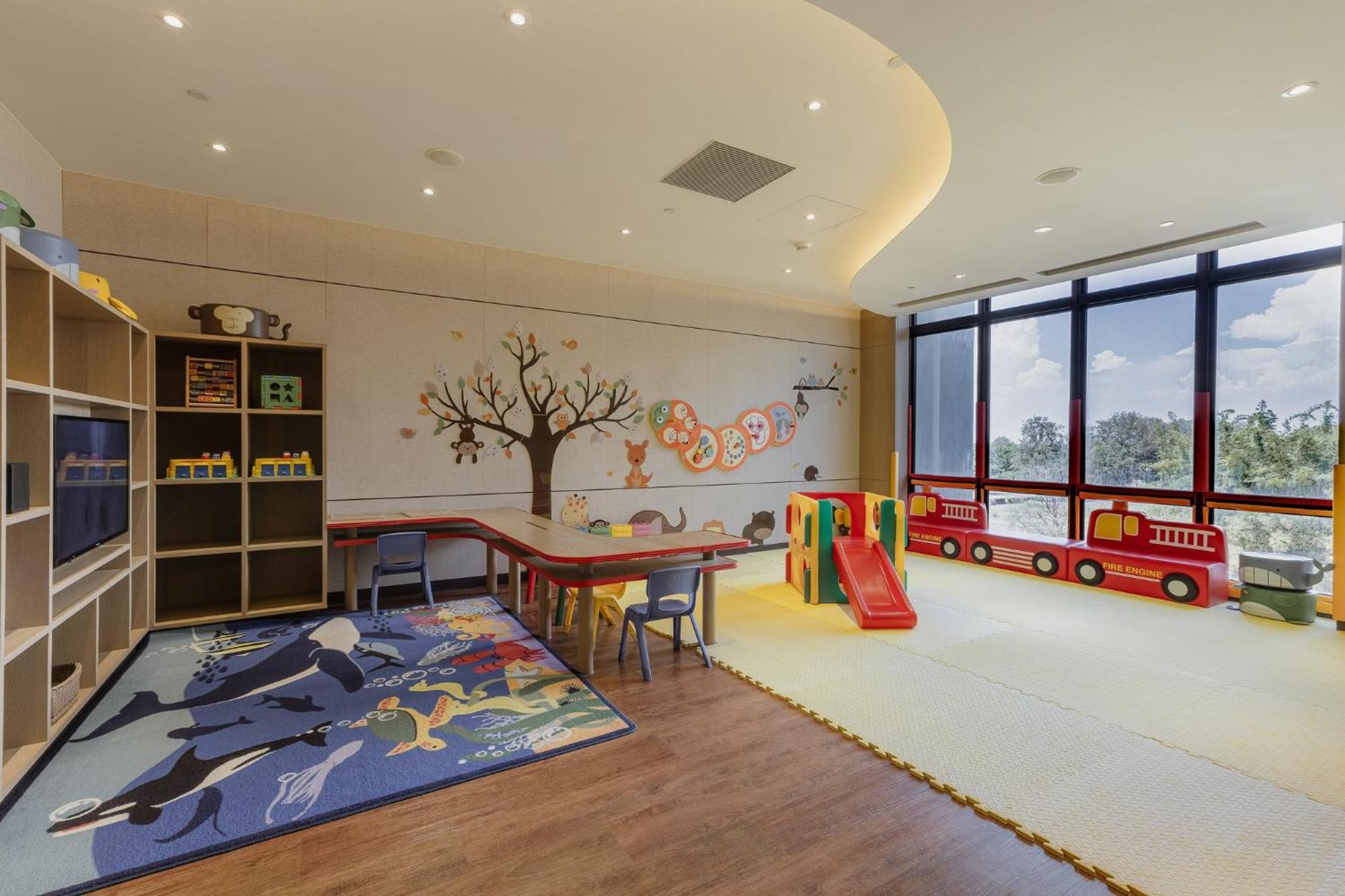 Crowne Plaza Tainan By Ihg Hotell Eksteriør bilde Children's Hospital